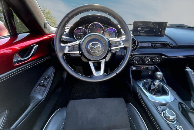 Used 2025 MAZDA MX-5 Miata RF Club w/ Weather Package RWD image 8