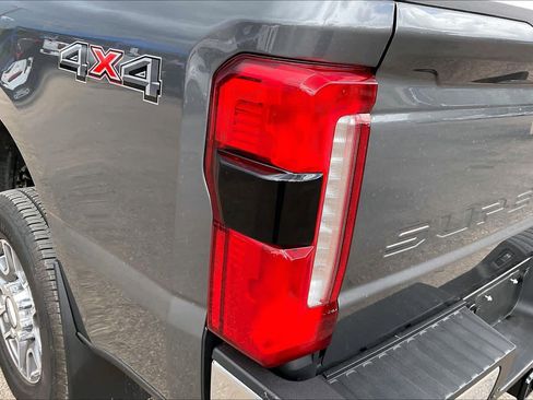 Used 2026 Ford F250 Lariat AWD/4WD image 28