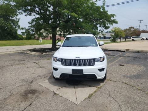 Certified 2018 Jeep Grand Cherokee Altitude AWD/4WD image 4