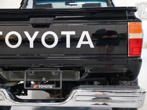 Used 1987 Toyota Pickup 2WD Regular Cab image 35