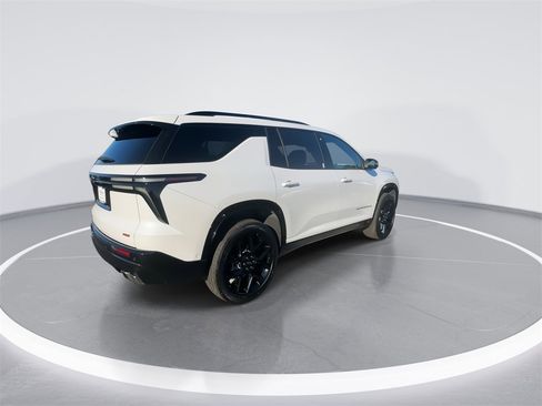 Used 2025 Chevrolet Traverse RS image 8