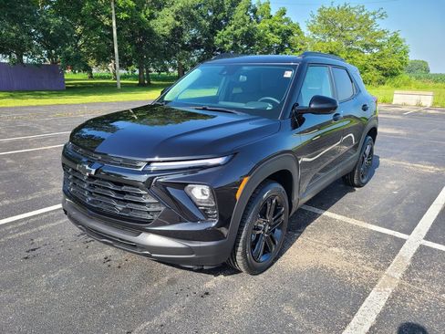 New 2026 Chevrolet TrailBlazer LT w/ Midnight Edition AWD/4WD image 3
