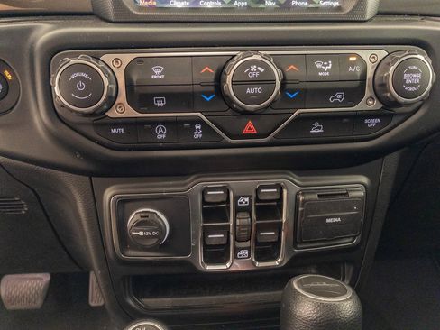 Used 2023 Jeep Gladiator Overland image 21