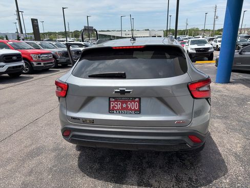 Used 2025 Chevrolet Trax RS FWD image 4