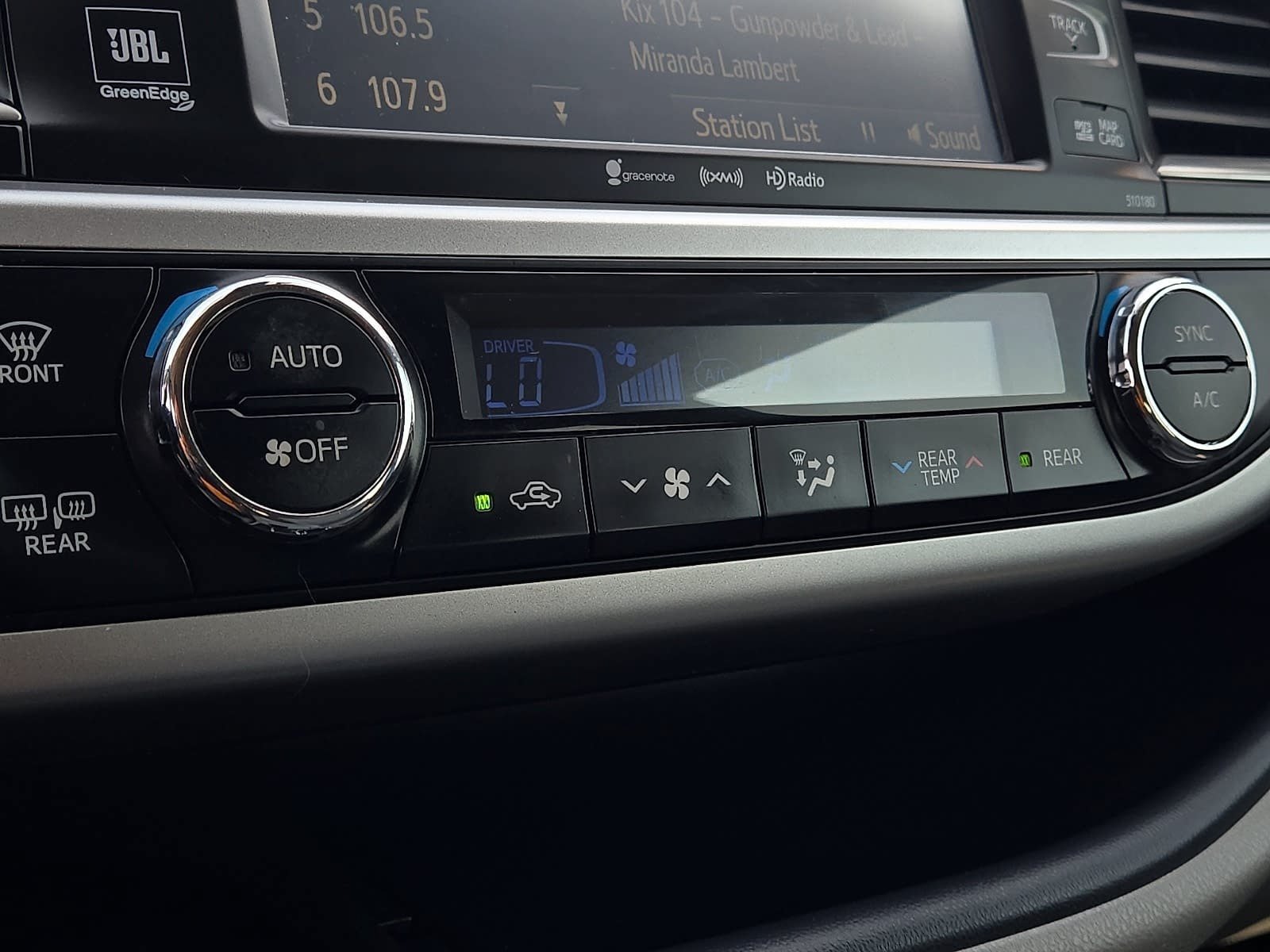 Used 2018 Toyota Highlander Limited Platinum AWD/4WD image 17