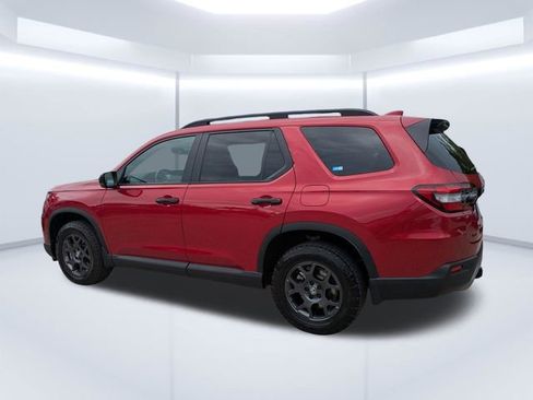 Used 2025 Honda Pilot TrailSport image 6
