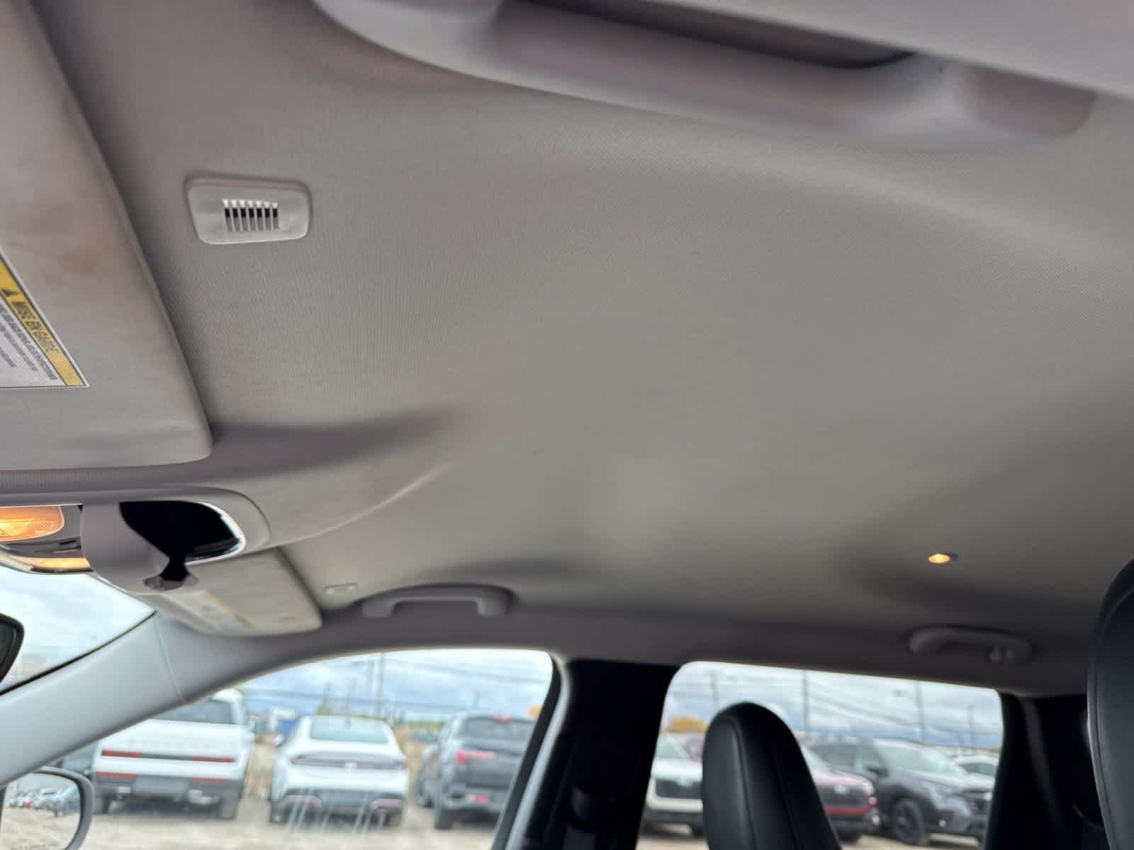 Used 2019 Jeep Cherokee Trailhawk w/ Cold Weather Group AWD/4WD image 16