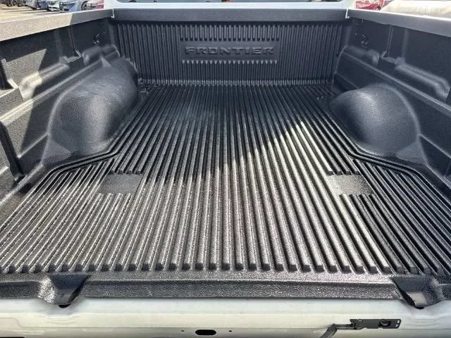 Used 2022 Nissan Frontier SV AWD/4WD image 13