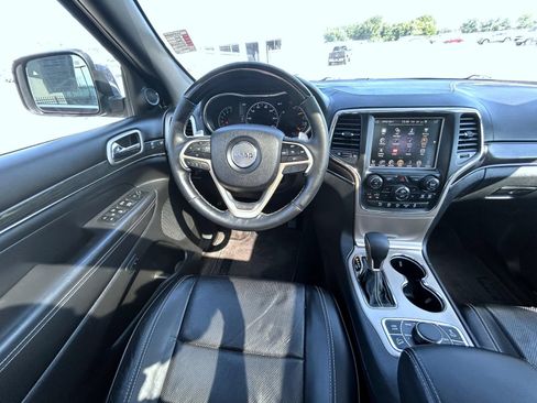 Used 2017 Jeep Grand Cherokee Overland AWD/4WD image 13