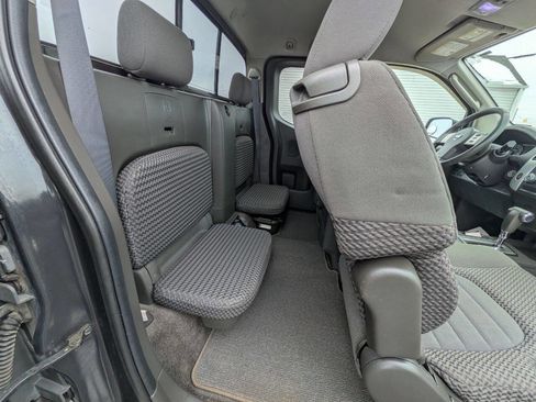 Used 2010 Nissan Frontier SE w/ SE Value Truck Pkg image 24