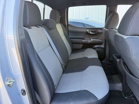 Used 2020 Toyota Tacoma TRD Off-Road AWD/4WD image 30