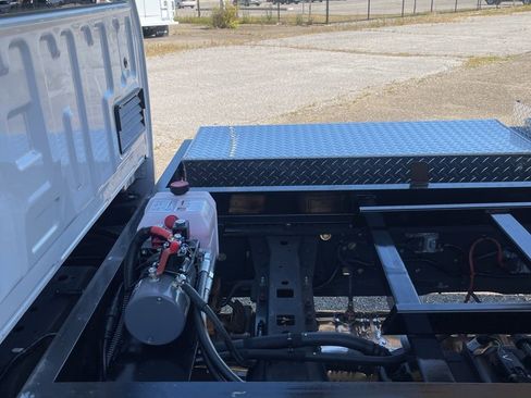 New 2024 Ford F550 4x4 Regular Cab Super Duty image 18