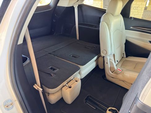 Used 2020 Buick Enclave Essence image 16