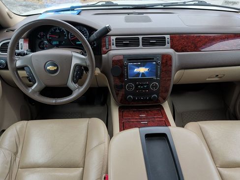 Used 2014 Chevrolet Suburban LTZ image 17