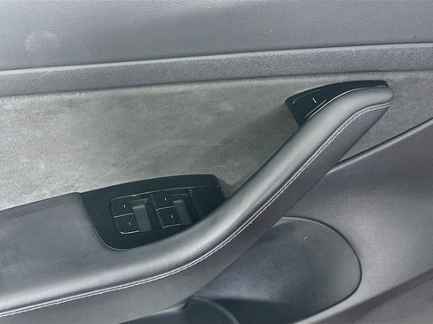 Used 2020 Tesla Model 3 Standard Range Plus RWD image 15