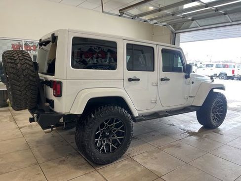 Used 2015 Jeep Wrangler Unlimited Rubicon w/ Connectivity Group image 4