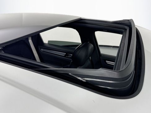 Used 2023 Porsche Cayenne Platinum Edition image 21