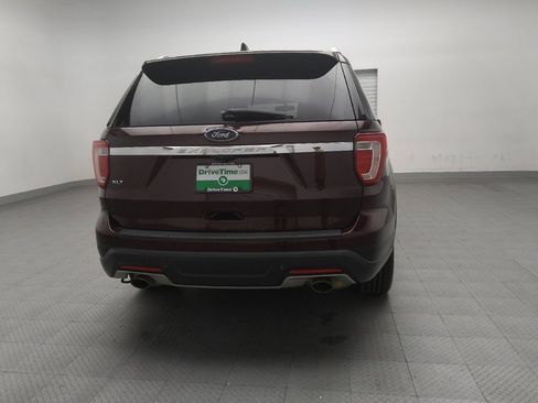 Used 2018 Ford Explorer XLT image 7