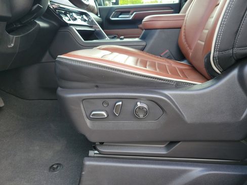 Used 2024 GMC Sierra 3500 Denali Ultimate image 17