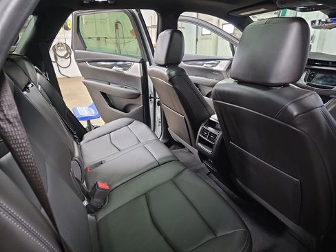 Used 2023 Cadillac XT5 Premium Luxury w/ Technology Package AWD/4WD image 12