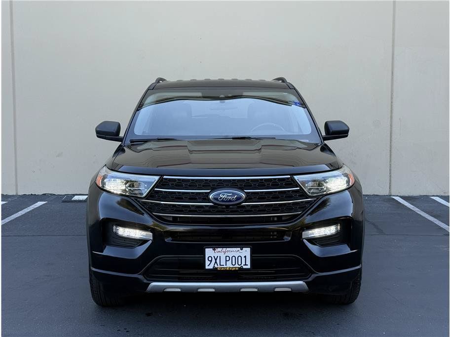 Used 2020 Ford Explorer XLT w/ Equipment Group 202A AWD/4WD image 2