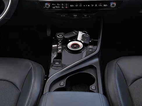 Certified 2023 Kia Niro Wind FWD image 29
