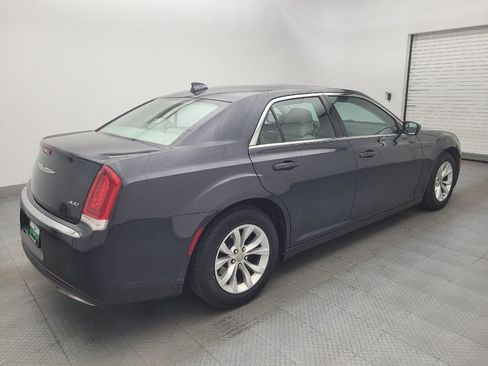Used 2016 Chrysler 300 Limited RWD image 10