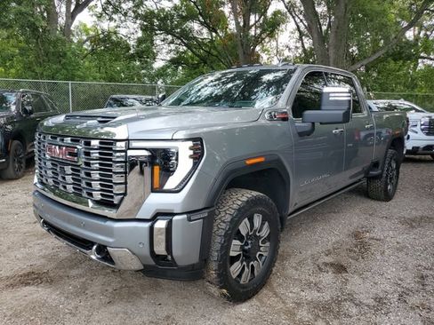 Used 2025 GMC Sierra 2500 Denali w/ Denali Reserve Package AWD/4WD image 2