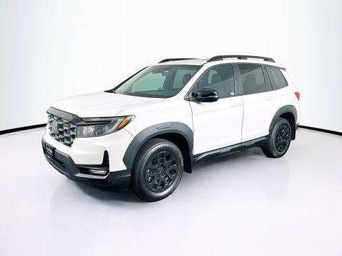 Used 2023 Honda Passport TrailSport image 3