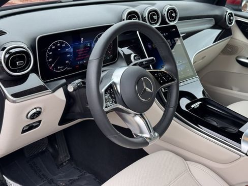 Used 2025 Mercedes-Benz GLC 300 image 17