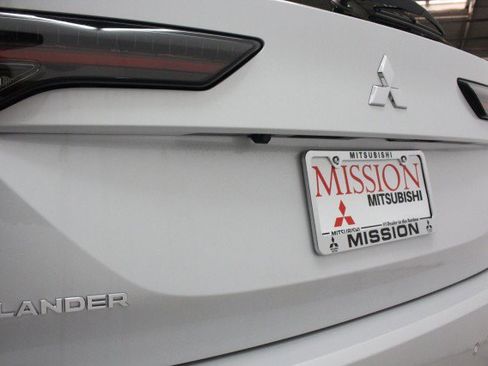 New 2026 Mitsubishi Outlander ES image 4