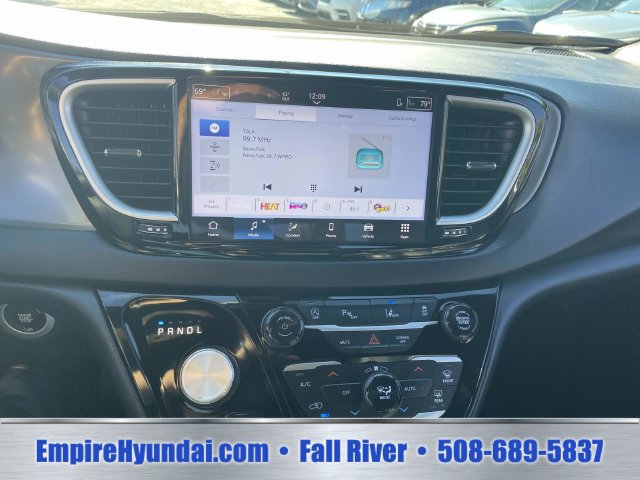 Used 2025 Chrysler Pacifica Select FWD image 20