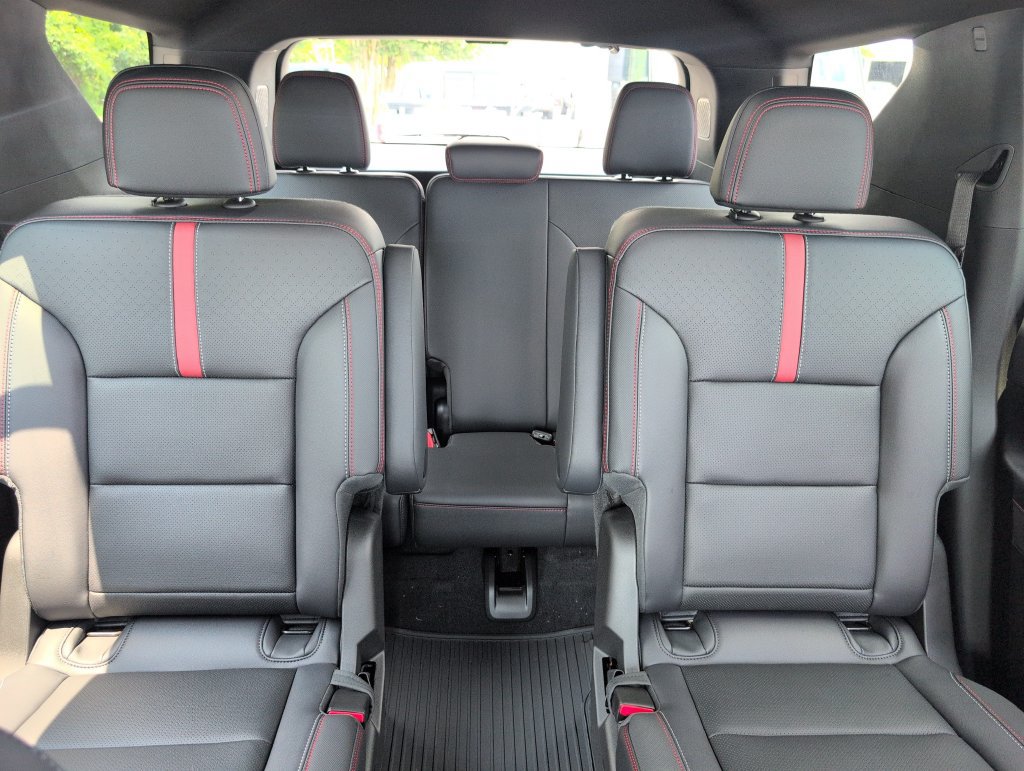 New 2026 Chevrolet Traverse RS w/ LPO, Floor Liner Package FWD image 27