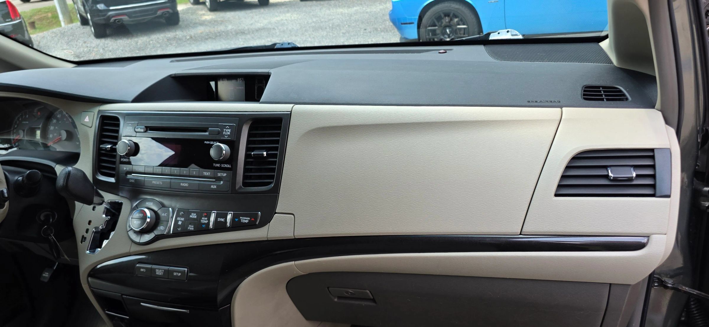 Used 2013 Toyota Sienna LE FWD image 13