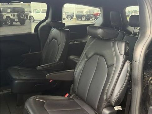 Used 2025 Chrysler Pacifica Select FWD image 15