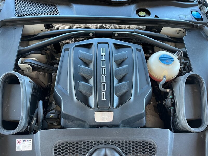 Used 2017 Porsche Macan GTS AWD/4WD image 4