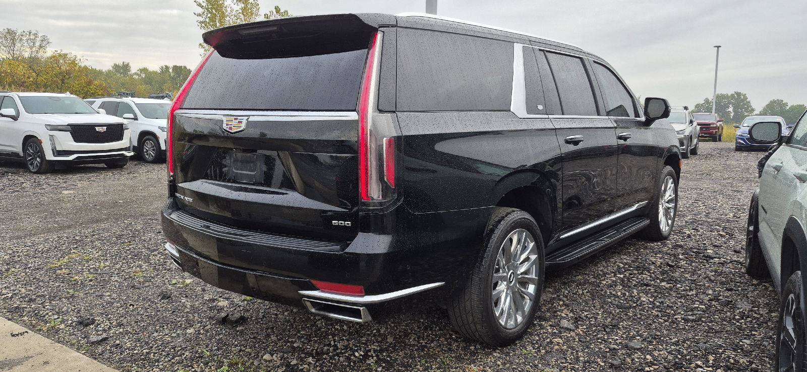Used 2023 Cadillac Escalade ESV Premium Luxury w/ LPO, Floor Liner Package AWD/4WD image 3