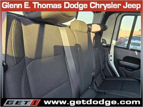 Certified 2023 Jeep Gladiator Willys image 29