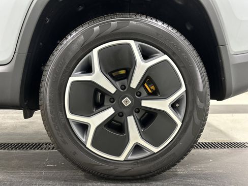 Used 2022 Rivian R1T Adventure image 10