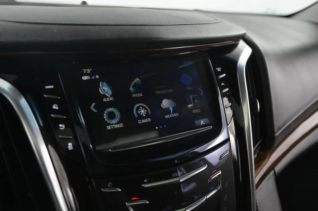 Used 2019 Cadillac Escalade Premium Luxury w/ LPO, Radiant Package AWD/4WD image 20