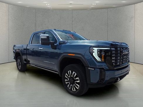Used 2025 GMC Sierra 3500 Denali Ultimate AWD/4WD image 13