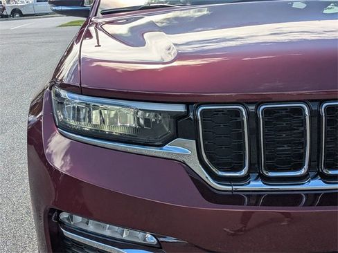 New 2025 Jeep Grand Cherokee Limited w/ Luxury Tech Group II image 10