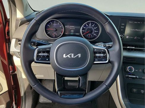 Used 2024 Kia Carnival LX image 20
