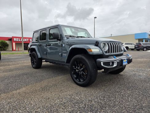 Used 2024 Jeep Wrangler Unlimited Sahara AWD/4WD image 7