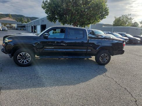 Used 2021 Toyota Tacoma TRD Sport w/ Technology Package AWD/4WD image 2