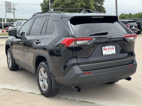 Used 2025 Toyota RAV4 XLE FWD image 9