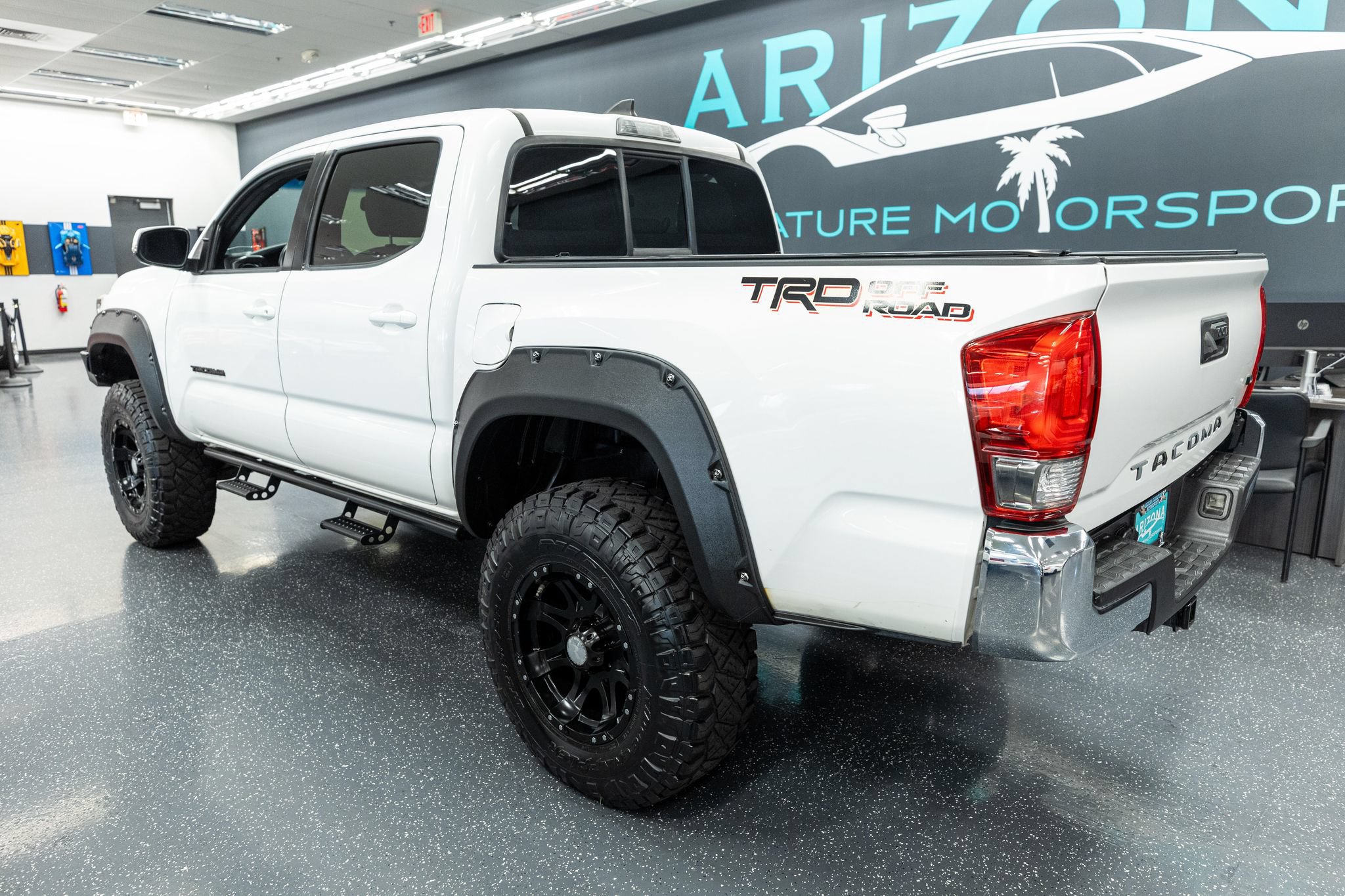 Used 2016 Toyota Tacoma TRD Off-Road w/ Towing Package RWD image 9