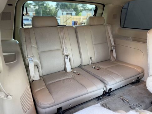 Used 2007 Cadillac Escalade 2WD w/ Information Package image 19