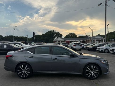 Used 2020 Nissan Altima 2.5 SR FWD image 11
