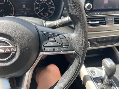 Used 2025 Nissan Altima 2.5 SV FWD image 16